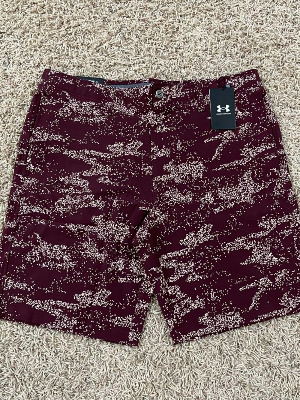 Under Armour Men’s Golf Printed Athletic Shorts Burgundy, Size 36 (New)